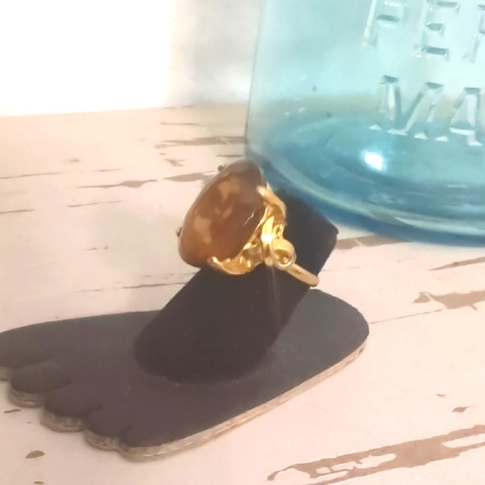 Sarah Coventry 1967 “Golden Amber” Cocktail Ring – Signed Vintage Collectible - Picture 7 of 16